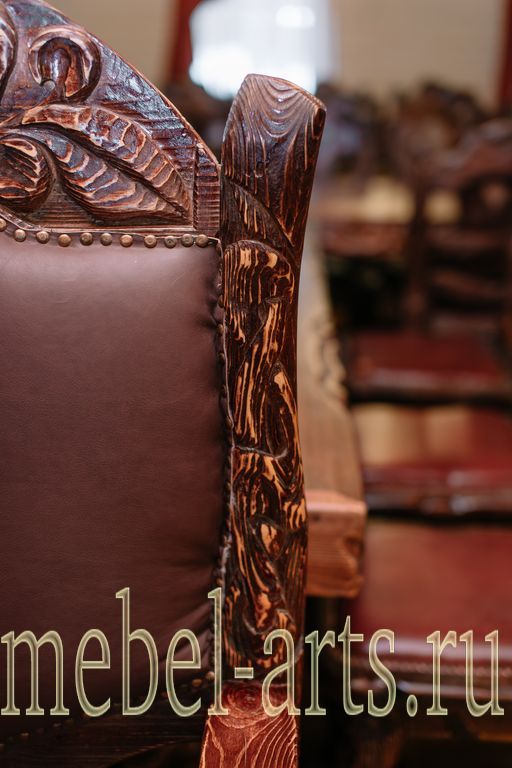 Элемент резьбы спинки стула. 